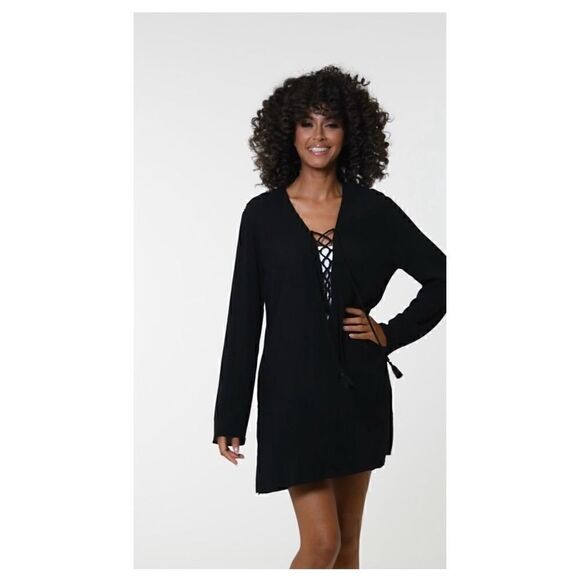 La Blanca Beachcomber Basics Lace Up V-Neck Tunic Swim Coverup in Black - Picture 11 of 12